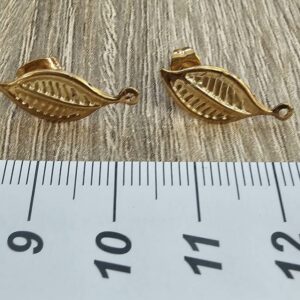 Perni orecchini in acciaio dorato a forma di foglia